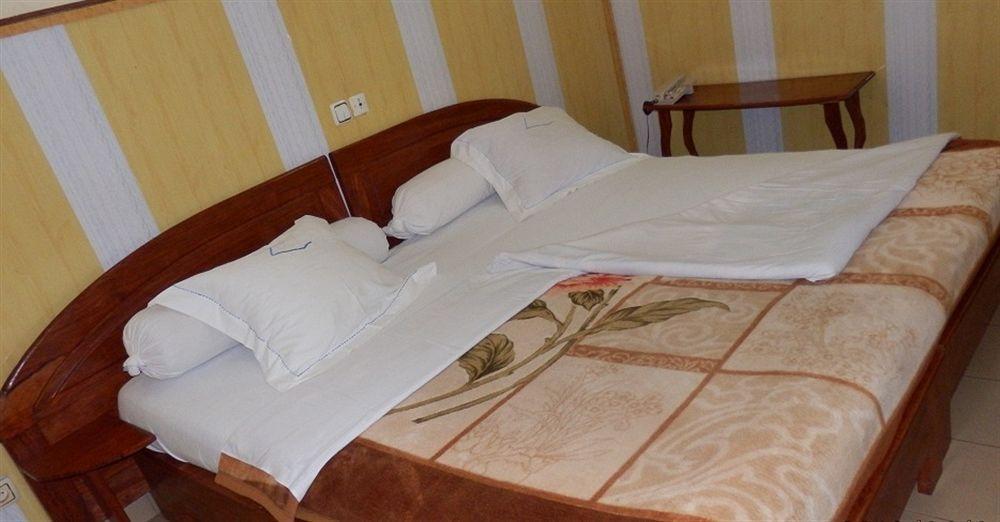 Hotel Santa Lucia ยาอุนเด ภายนอก รูปภาพ